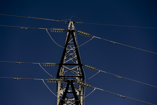 Archivo - Imagen de archivo de una torre eléctrica