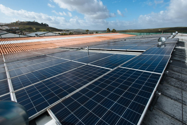 Archivo - El presupuesto total asciende a 51 millones de euros para impulsar el aprovechamiento de energía renovable solar en la comunidad.