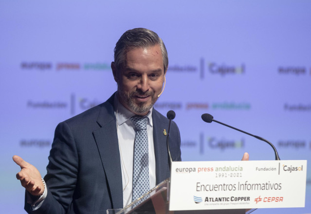 Archivo - El ex consejero andaluz de Hacienda, Juan Bravo, actual coordinador del área económica del Partido Popular.