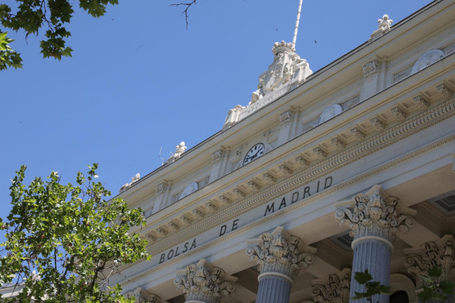 Archivo - Fachada del Palacio de la Bolsa de Madrid, a 30 de junio de 2021, en Madrid (España).