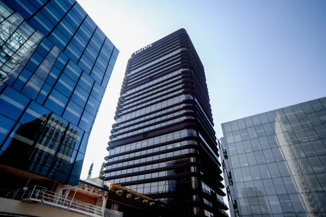 Archivo - Fachada de la torre de BBVA en Paseo de la Castellana, 81, en Madrid (España)