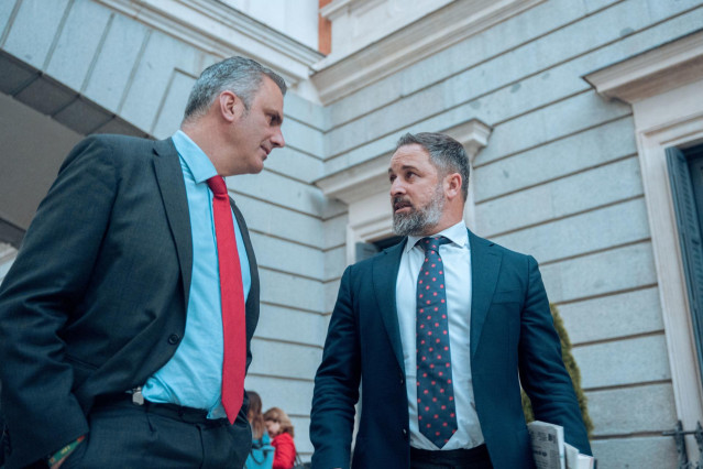 Archivo - El líder de Vox, Santiago Abascal, y el portavoz de Vox en el Ayuntamiento de Madrid, Javier Ortega Smith.