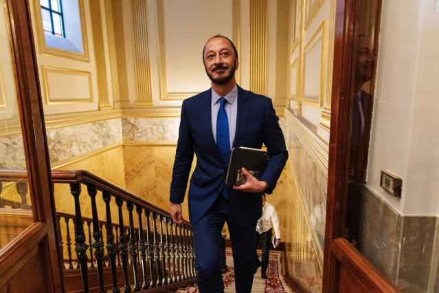 El vicepresidente del Congreso, Alfonso Rodríguez Gómez de Celis, a su llegada a una reunión de la Junta de Portavoces, en el Congreso de los Diputados, a 19 de diciembre de 2023, en Madrid (España).
