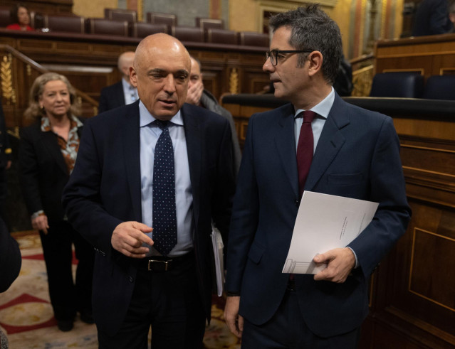Archivo - El secretario de Estado de Relaciones con las Cortes, Rafael Simancas  y el ministro de la Presidencia, Justicia y Relaciones con las Cortes y , Félix Bolaños, en una imagen de archivo.