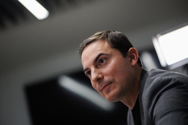 El secretario general del PSOE-M, Juan Lobato, en una entrevista con Europa Press a 3 de enero de 2024.