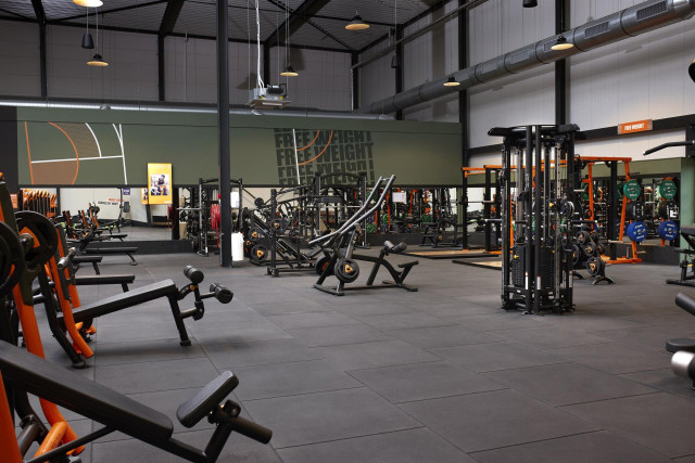 Archivo - Sala de máquinas de un gimnasio.