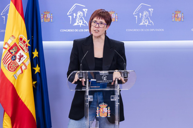 La diputada de Compromís Águeda Micó ofrece una rueda de prensa posterior a la Junta de Portavoces, en el Congreso de los Diputados, a 19 de diciembre de 2023, en Madrid (España).