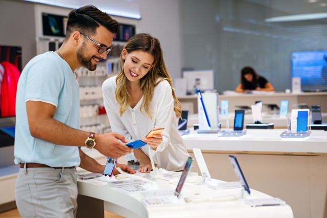 Archivo - El mercado global de tecnología volverá a estar en positivo en 2024, según analistas de GfK.