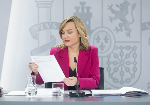 La ministra de Educación, Formación Profesional y Deportes y portavoz del Gobierno, Pilar Alegría, durante una rueda de prensa posterior a la reunión del Consejo de Ministros, en el Palacio de La Moncloa, a 9 de enero de 2024, en Madrid (España).