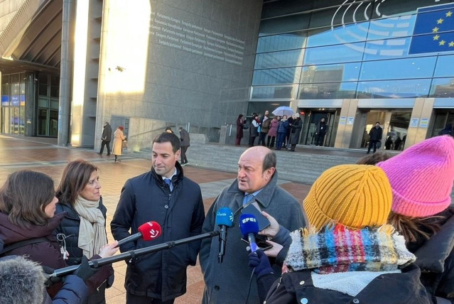 El candidato a lehendakari del PNV propuesto por el EBB, Imanol Pradales, y el líder jletzale, Andoni Ortuzar, en Bruselas