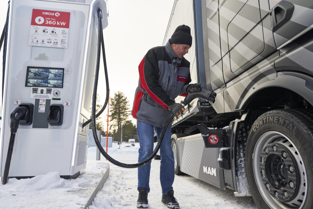 MAN planea ser neutra de emisiones de gases de efecto invernadero en 2050 y reducirlas en un 28% en 2030.