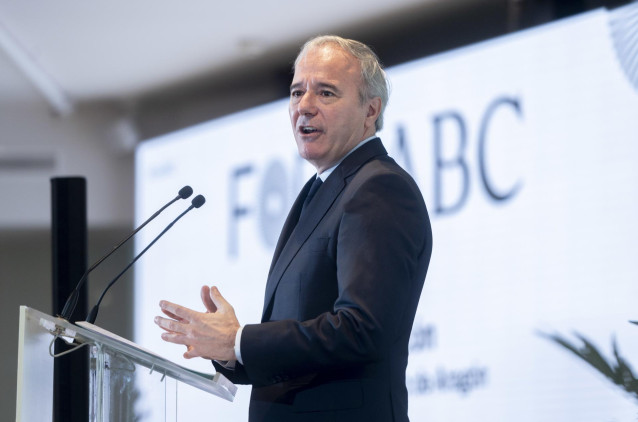 Archivo - El presidente del Gobierno de Aragón, Jorge Azcón, interviene durante el Foro ABC, a 4 de noviembre de 2023, en Madrid (España).