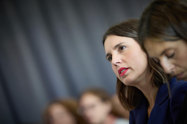 Archivo - La ministra de Igualdad en funciones, Irene Montero, durante la inauguración de las jornadas sobre corresponsabilidad y cuidados, en el Círculo de Bellas Artes, a 30 de octubre de 2023, en Madrid (España).