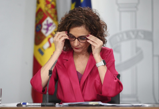 Archivo - La vicepresidenta primera y ministra de Hacienda, María Jesús Montero