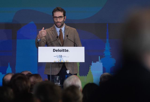 El ministro de Economía, Comercio y Empresa, Carlos Cuerpo, interviene durante la segunda y última jornada de la XIV edición de Spain Investors Day, en el Hotel Mandarin Oriental Ritz, a 11 de enero de 2024, en Madrid (España). Spain Investors Day (SID) e