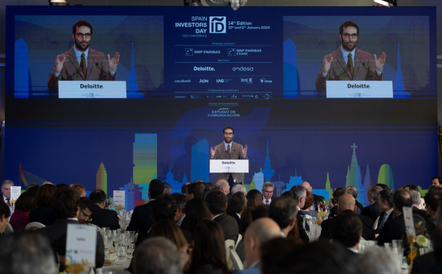 El ministro de Economía, Comercio y Empresa, Carlos Cuerpo, interviene durante la segunda y última jornada de la XIV edición de Spain Investors Day, en el Hotel Mandarin Oriental Ritz, a 11 de enero de 2024, en Madrid (España). Spain Investors Day (SID) e