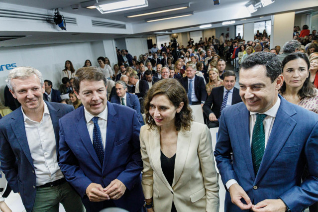 Archivo - El presidente de Galicia, Alfonso Rueda; el presidente de Castilla y León, Alfonso Fernández Mañueco; la presidenta de la Comunidad, Isabel Díaz Ayuso, y el presidente de la Junta de Andalucía, Juanma Moreno, a 30 de mayo de 2023, en Madrid (Esp