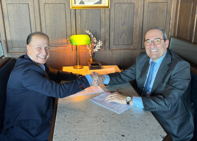 José Luis García-Ochoa y Ricardo Soler durante la firma del acuerdo.