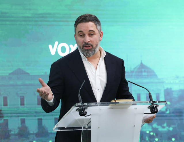 El líder de VOX, Santiago Abascal, durante una rueda de prensa tras la reunión del Comité de Acción Política de Vox, en la Sede del partido, a 8 de enero de 2024, en Madrid (España).