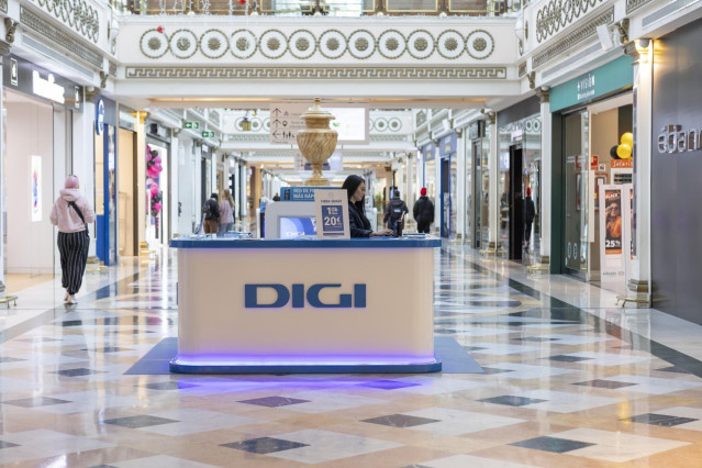 Archivo - Digi recibe el premio a la red de fibra óptica más rápida del año en España de Ookla