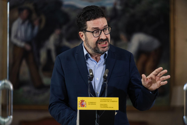 El secretario de Estado de Trabajo, Joaquín Pérez Rey, ofrece una rueda de prensa tras la reunión con los agentes sociales para comunicarles el importe del SMI de 2024, a 12 de enero de 2024, en Madrid (España). El Ministerio de Trabajo ha acordado este v