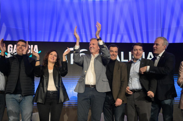 El presidente del PPdeG y de la Xunta, Alfonso Rueda, en un acto de partido junto a líderes autonómicos de esta formación con motivo de las próximas elecciones gallegas