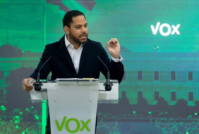 El secretario general de VOX, Ignacio Garriga, durante una rueda de prensa posterior al Comité de Acción Política de VOX, en la sede del partido, a 15 de enero de 2024, en Madrid (España).
