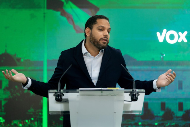 El secretario general de VOX, Ignacio Garriga, durante una rueda de prensa posterior al Comité de Acción Política de VOX, en la sede del partido, a 15 de enero de 2024, en Madrid (España).
