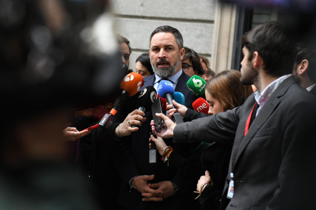 Archivo - El líder de VOX, Santiago Abascal, ofrece declaraciones a los medios.
