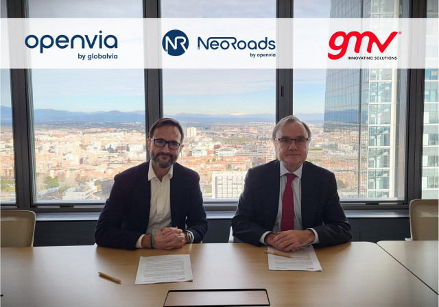 Fernando Vallejo, director general de Openvia Mobility, y Miguel Ángel Martínez Olagüe, director de Sistemas de Transporte Inteligente en GMV