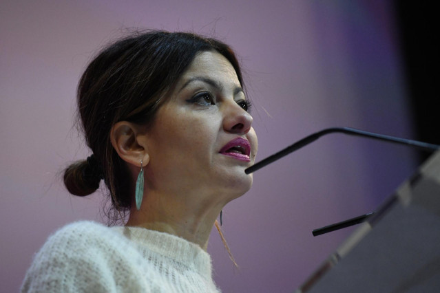 La ministra de Juventud e Infancia, Sira Rego, interviene durante un acto de Sumar