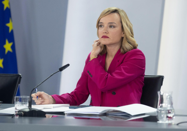 La ministra de Educación, Formación Profesional y Deportes y portavoz del Gobierno, Pilar Alegría, durante una rueda de prensa posterior a la reunión del Consejo de Ministros, en el Palacio de La Moncloa, a 9 de enero de 2024, en Madrid (España).