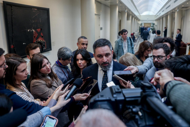 El líder de VOX, Santiago Abascal, tras un pleno extraordinario del Congreso de los Diputados en el Palacio del Senado, a 16 de enero de 2024, en Madrid (España).