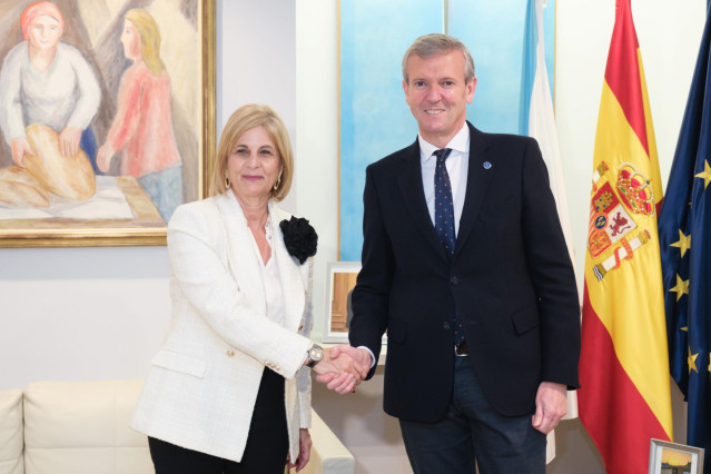La presidenta de la FEMP, María José García Pelayo, y el presidente de la Xunta de Galicia, Alfonso Rueda.