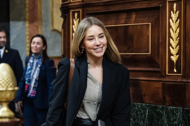 La nueva vicesecretaria de Movilización y Reto Digital del PP, Noelia Núñez, a su llegada a un pleno en el Congreso de los Diputados, a 19 de diciembre de 2023, en Madrid (España). El Pleno del Congreso tiene previsto debatir el próximo 9 de enero, en una