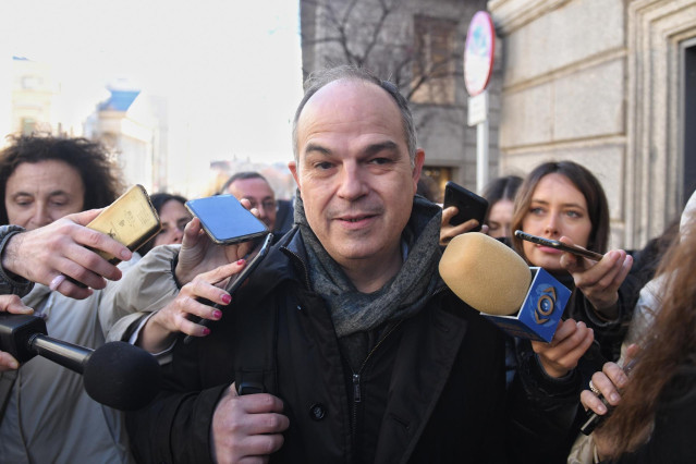 El secretario general de Junts per Catalunya, Jordi Turull, ofrece declaraciones a los medios a su llegada a una reunión con el secretario de Organización del PSOE, en el Congreso de los Diputados, a 17 de enero de 2024, en Madrid (España).