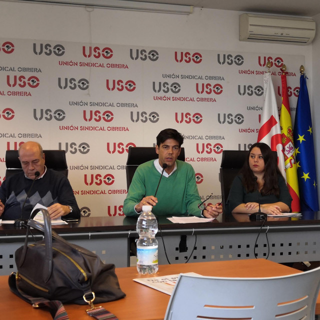 Archivo - En el centro de la imagen, el secretario general de USO, Joaquín Pérez