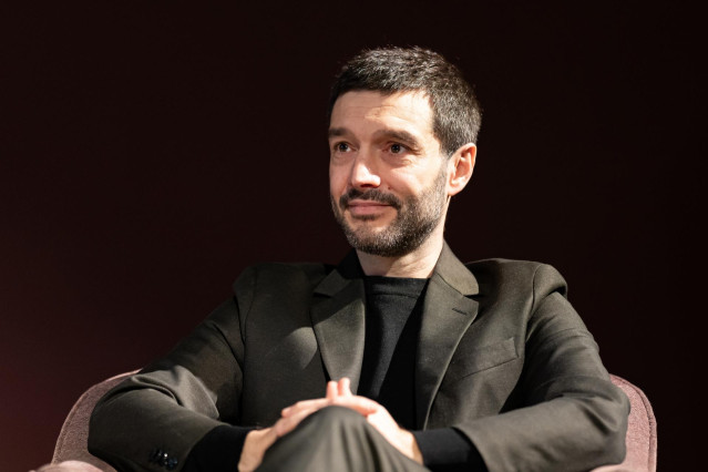 El ministro de Derechos Sociales, Consumo y Agenda 2030, Pablo Bustinduy, durante un acto de CERMI para abordar la reforma del artículo 49 de la Constitución, en el Ateneo de Madrid, a 17 de enero de 2024, en Madrid (España). El acto está centrado en la r