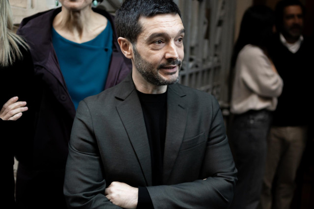 El ministro de Derechos Sociales, Consumo y Agenda 2030, Pablo Bustinduy, a su llegada a un acto de CERMI para abordar la reforma del artículo 49 de la Constitución, en el Ateneo de Madrid, a 17 de enero de 2024, en Madrid (España).
