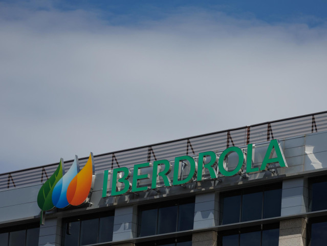 Archivo - Fachada de la sede de Iberdrola, a 31 de marzo de 2023, en Madrid (España). Energías Renovables Ibermap, la 'joint venture' creada en 2021 por Mapfre e Iberdrola para coinvertir en energías limpia, ha alcanzado los 445 megavatios (MW) en cartera