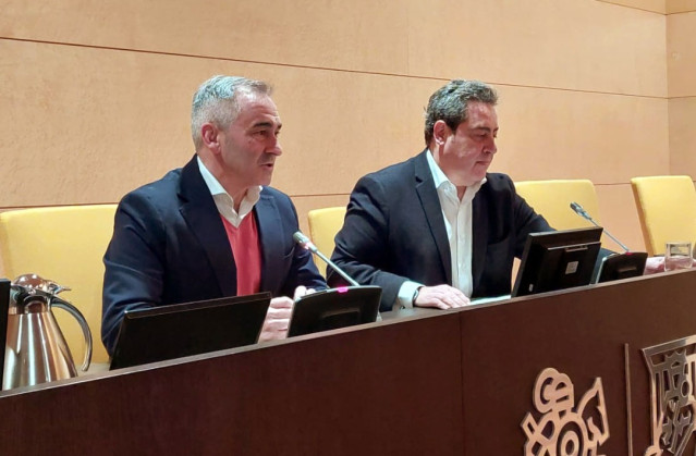 Los síndics Miguel Barrachina y José Mª Llanos en Les Corts