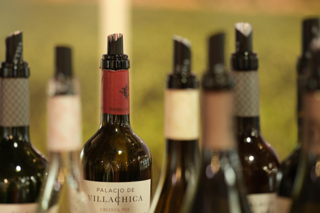 Archivo - Botellas de vino