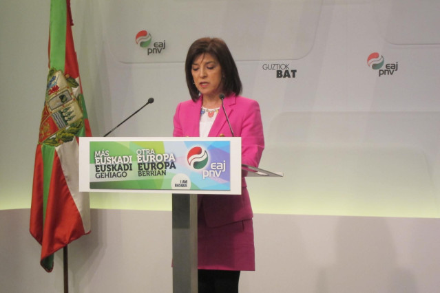 Archivo - La europarlamentaria del PNV Izaskun Bilbao en una rueda de prensa