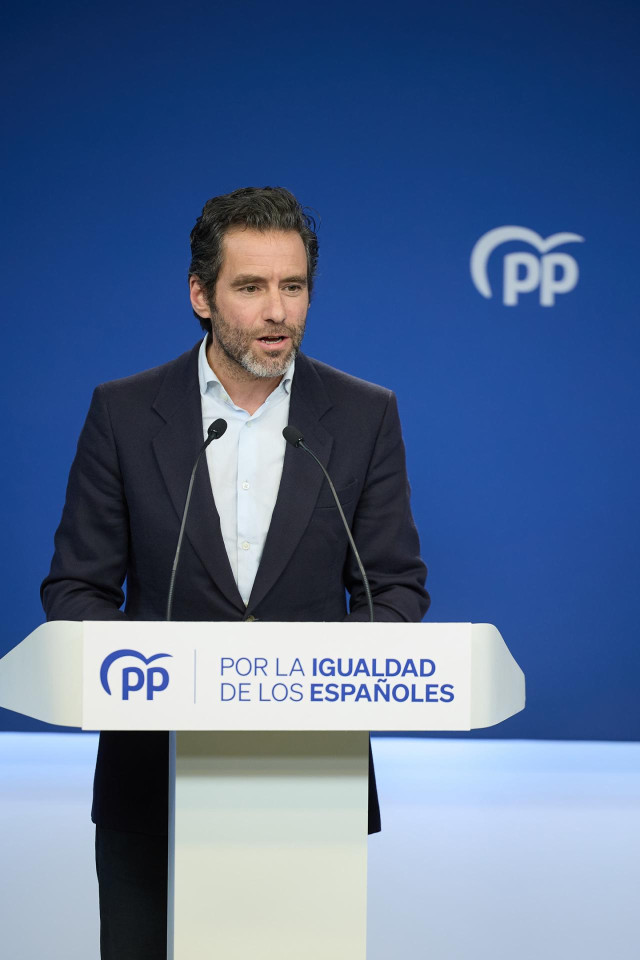 El portavoz del PP y vicesecretario de Cultura de la formación, Borja Sémper, ofrece una rueda de prensa posterior a la reunión del Comité de Dirección del Partido Popular, en la sede del partido, a 8 de enero de 2024, en Madrid (España).