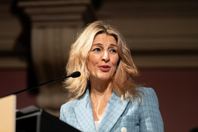 La vicepresidenta segunda y ministra de Trabajo y Economía Social, Yolanda Díaz, interviene durante un acto de CERMI para abordar la reforma del artículo 49 de la Constitución, en el Ateneo de Madrid, a 17 de enero de 2024, en Madrid (España). El acto est