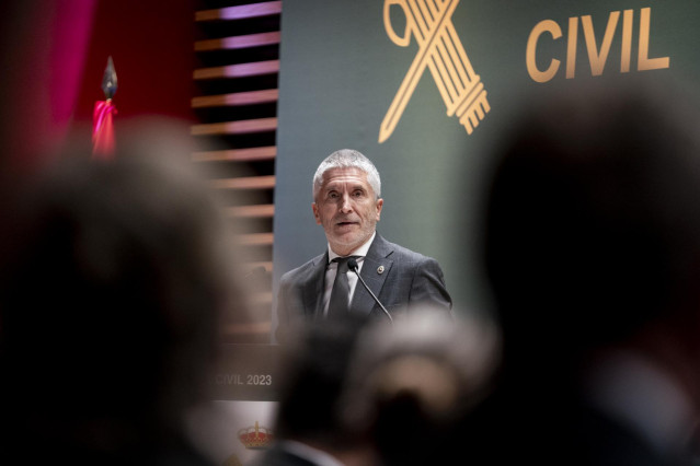 El ministro de Interior, Fernando Grande-Marlaska, interviene durante la entrega de los Premios Guardia Civil 2023