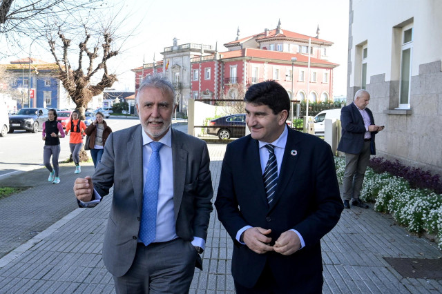 El ministro de Política Territorial, Ángel Víctor Torres, y el delegado del Gobierno en Galicia, Pedro Blanco