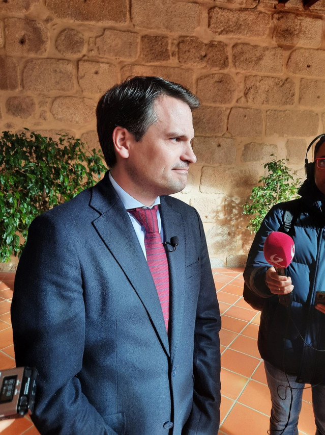 El consejero de Presidencia, Interior y Diálogo Social de la Junta, Abel Bautista, en declaraciones a los medios tras la reunión con el presidente de la Fempex