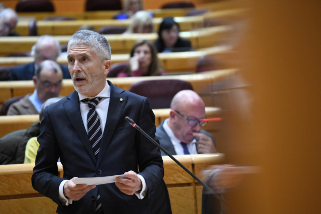 Archivo - El ministro de Interior, Fernando Grande-Marlaska, interviene durante un pleno en el Senado, a 19 de diciembre de 2023, en Madrid (España). El Gobierno de coalición PSOE-Sumar se enfrentan a las preguntas del Senado en la sesión de Control al Go