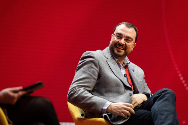 El secretario general de la FSA-PSOE y presidente del Principado, Adrián Barbón, interviene en el foro ‘Convivencia’ que se ha celebrado en el marco de la convención política del PSOE en A Coruña.